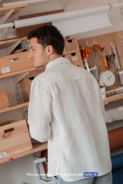 La chemise col boutonné blanche