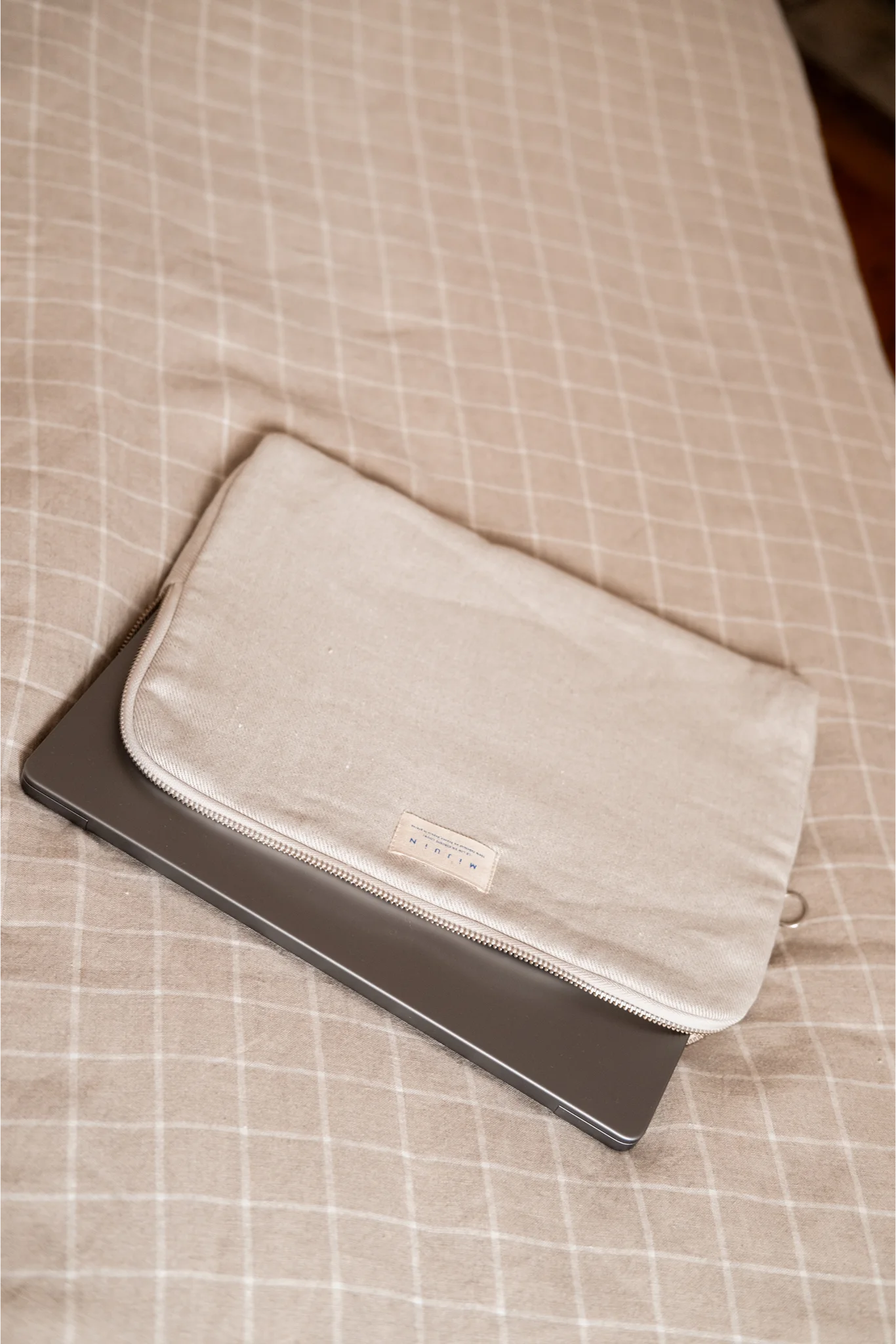 Pochette d'ordinateur mac beige en lin - cadeau Made In France